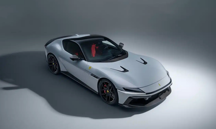 NOVITEC Carbon Engine Bonnet Insert for Ferrari 12 Cilindri